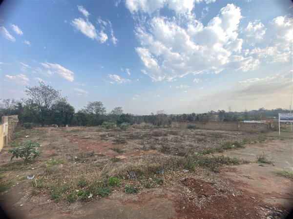 2 424 m² Land