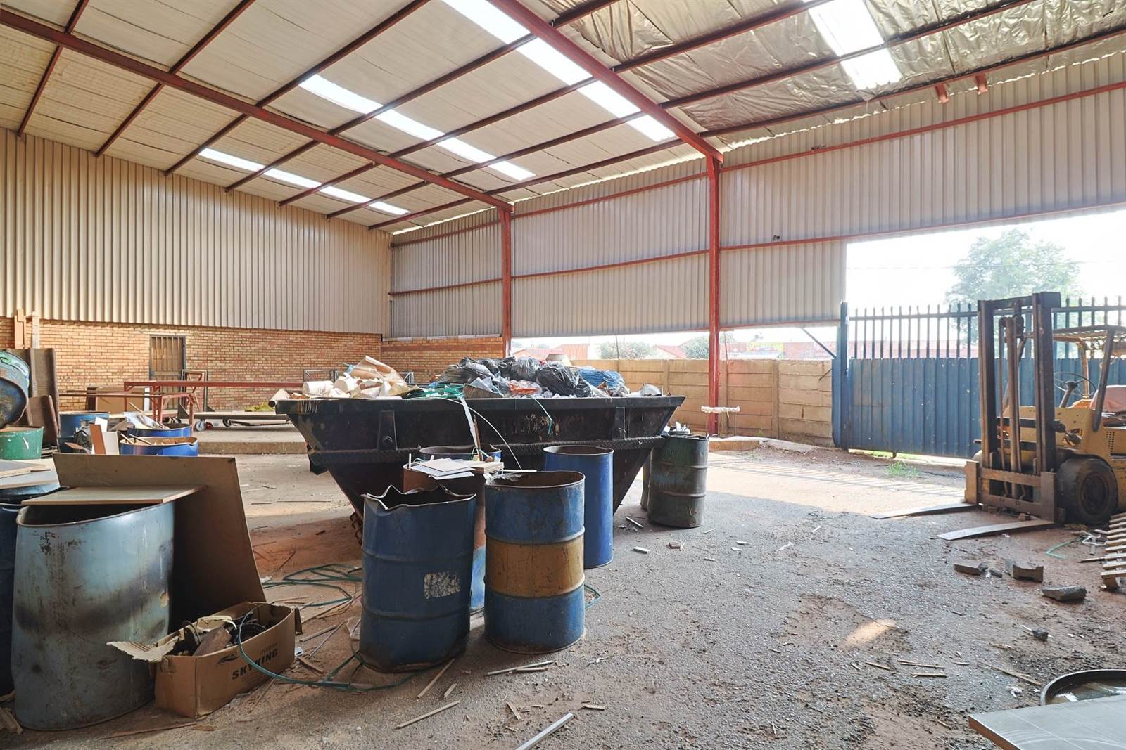 2250  m² Industrial space in Lenasia photo number 3