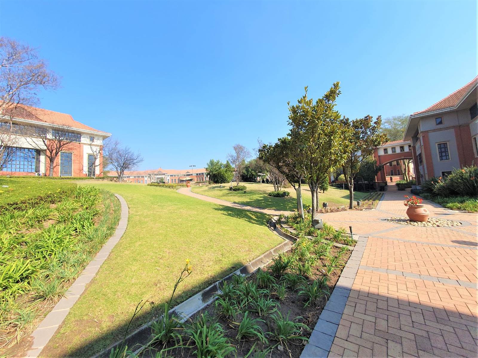 64  m² Office Space in Bryanston photo number 3