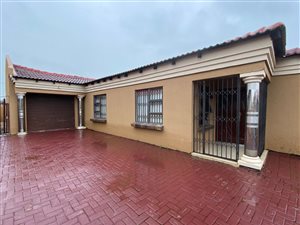 3 Bed House in Golden Gardens