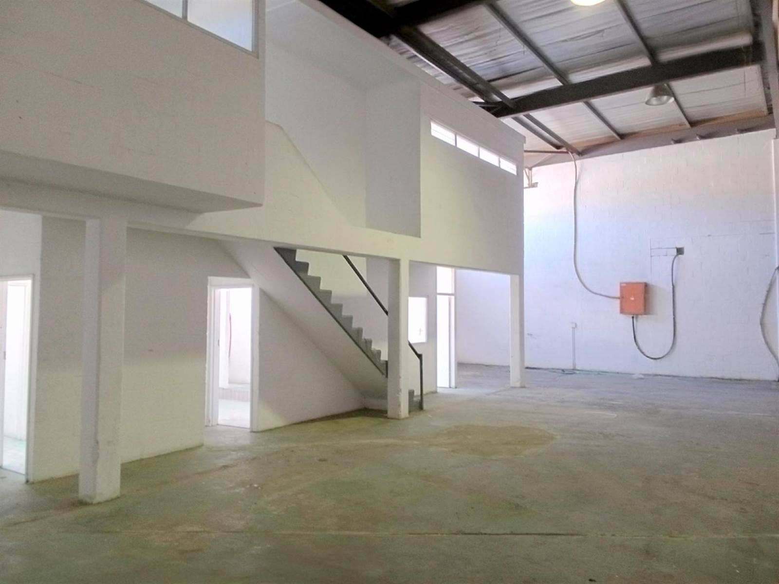 475  m² Industrial space in Retreat photo number 2