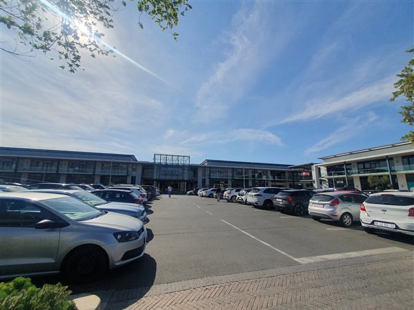 157  m² Commercial space