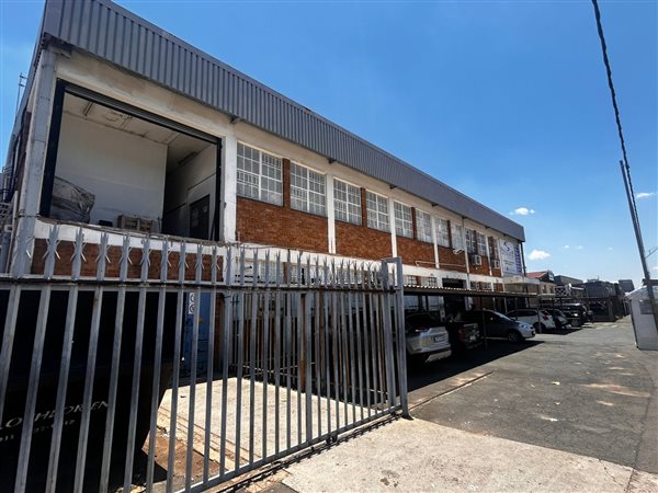 2 370  m² Industrial space