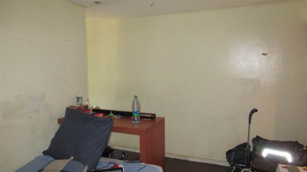 1 Bed Townhouse in Braamfontein photo number 11