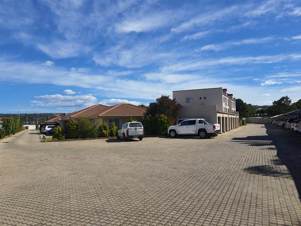 3 Bed Apartment in Hartenbos photo number 17