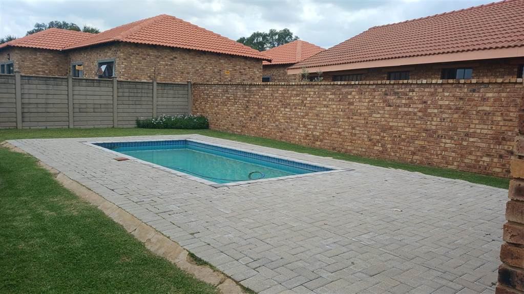 3 Bed Townhouse in Riversdale photo number 16
