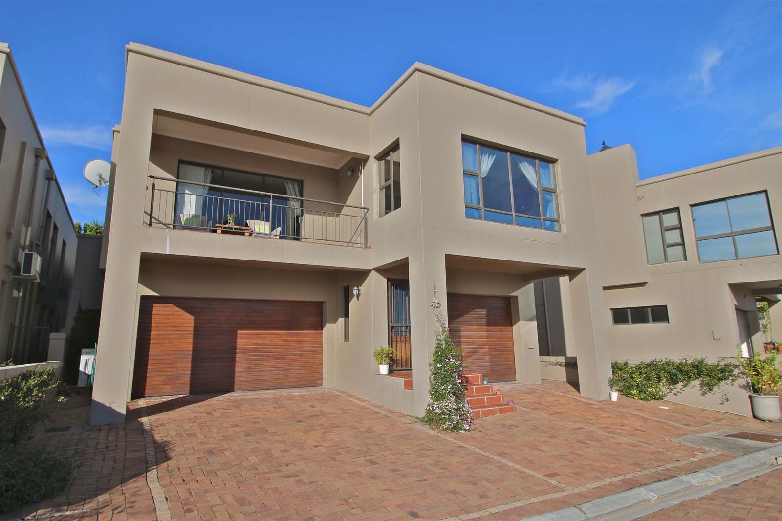 3 Bed House in Plattekloof photo number 2