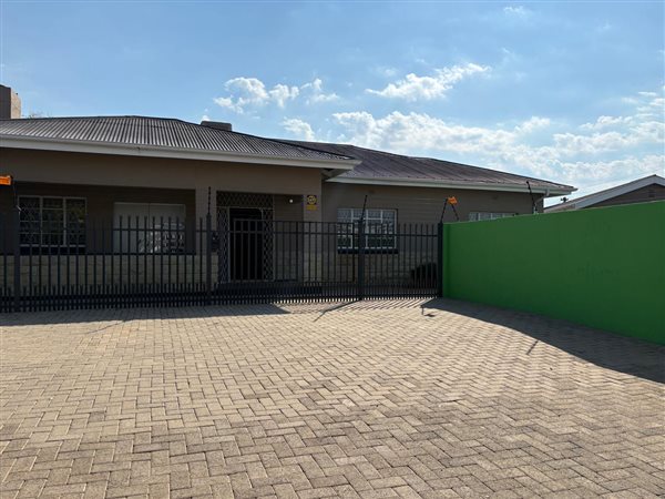 550 m² Office Space 550 m² Office Space