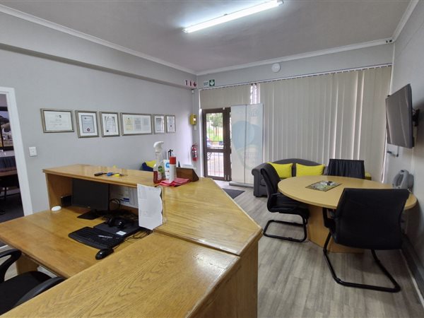 374 m² Commercial space 374 m² Commercial space