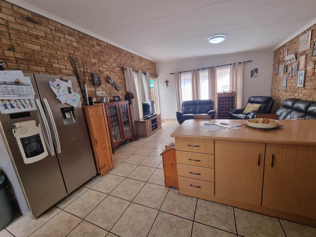 3 Bed Townhouse in Krugersdorp North photo number 11