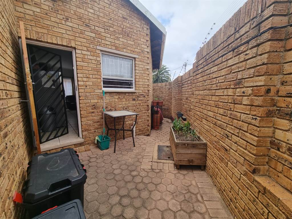 3 Bed Townhouse in Krugersdorp North photo number 8