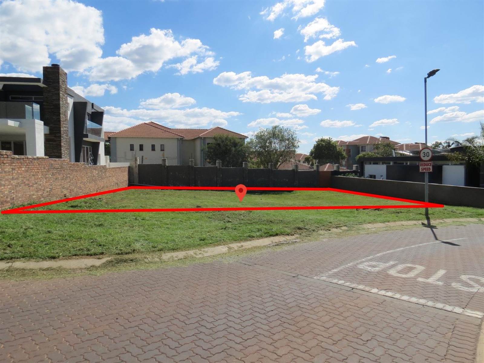 599 m² Land available in Greenstone Hill photo number 1