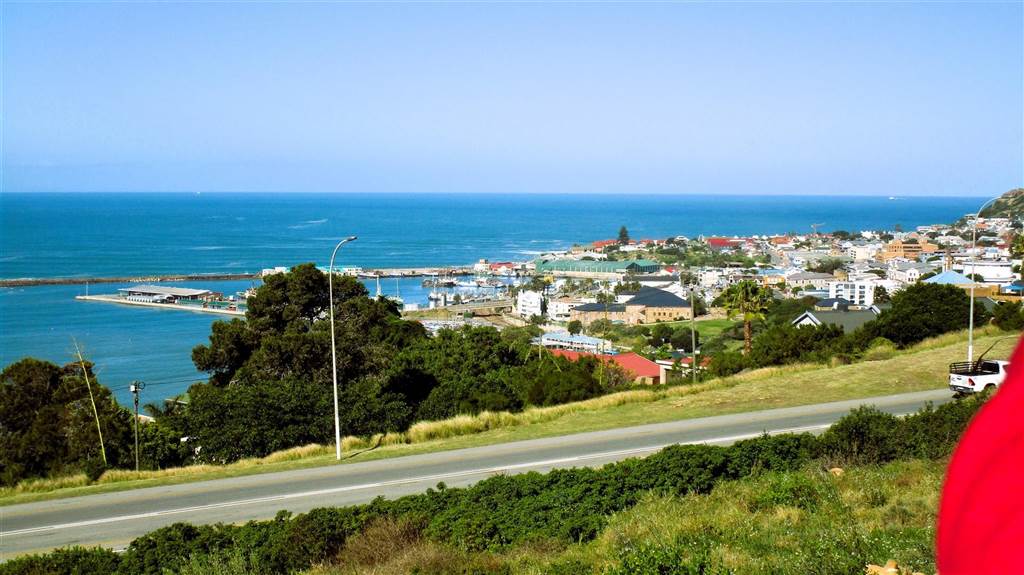 2 Bed Apartment in Mossel Bay Central photo number 6