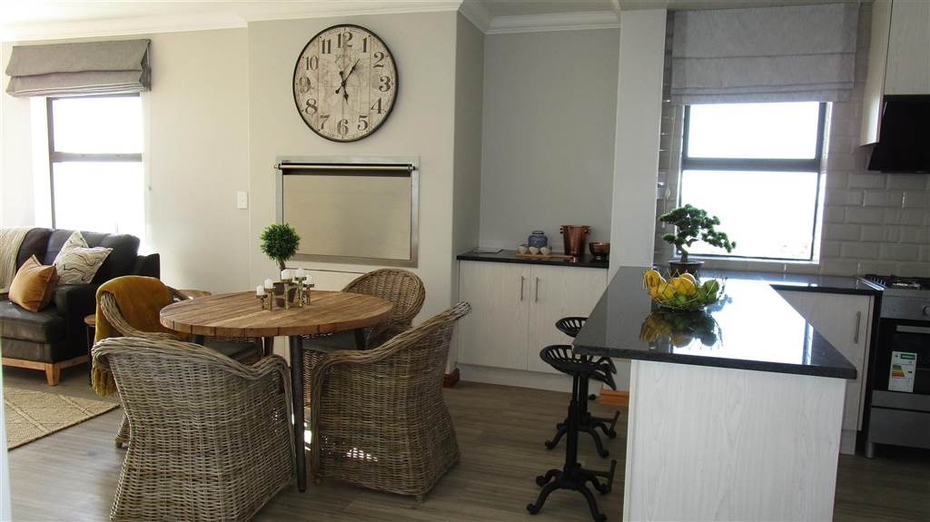2 Bed Apartment in Mossel Bay Central photo number 8
