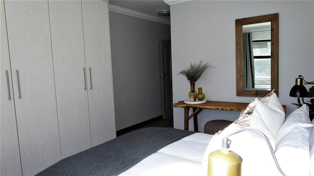 2 Bed Apartment in Mossel Bay Central photo number 11