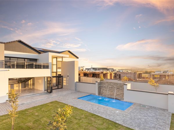 4 Bedroom House 4 Bedroom House