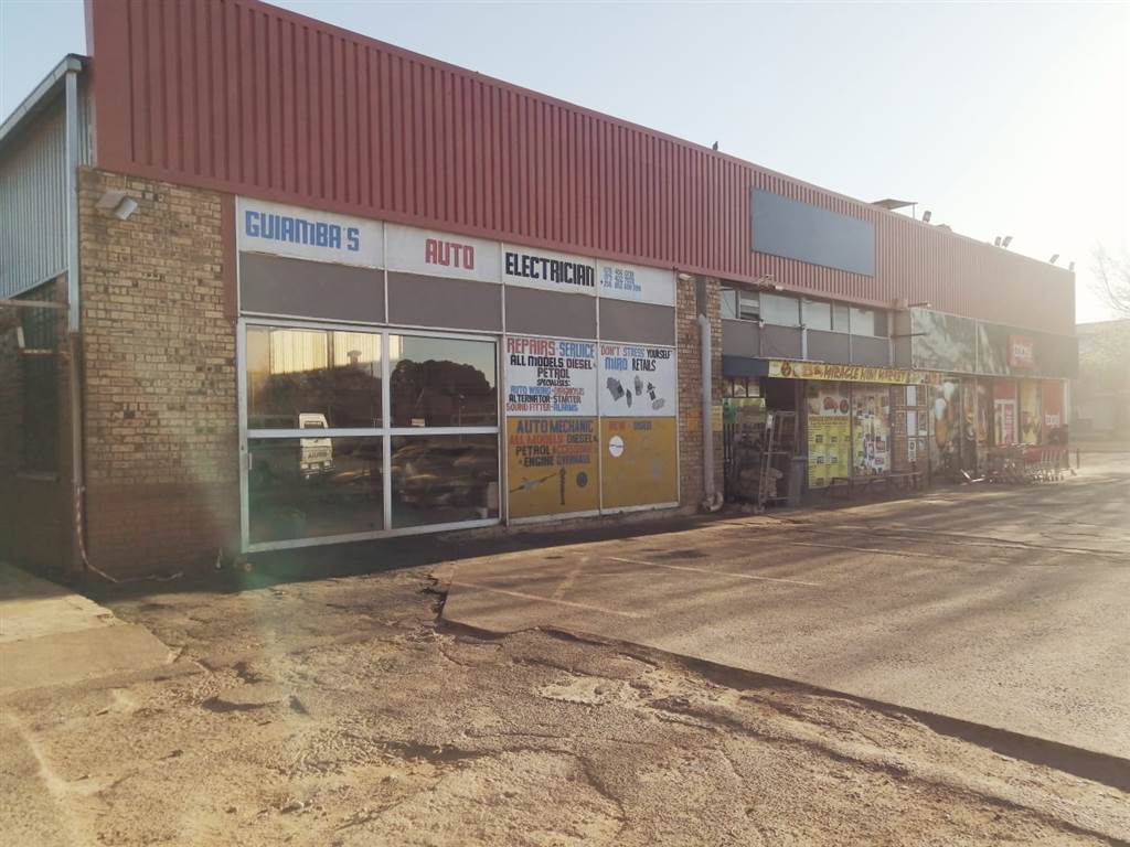 1784  m² Commercial space in Carletonville photo number 9