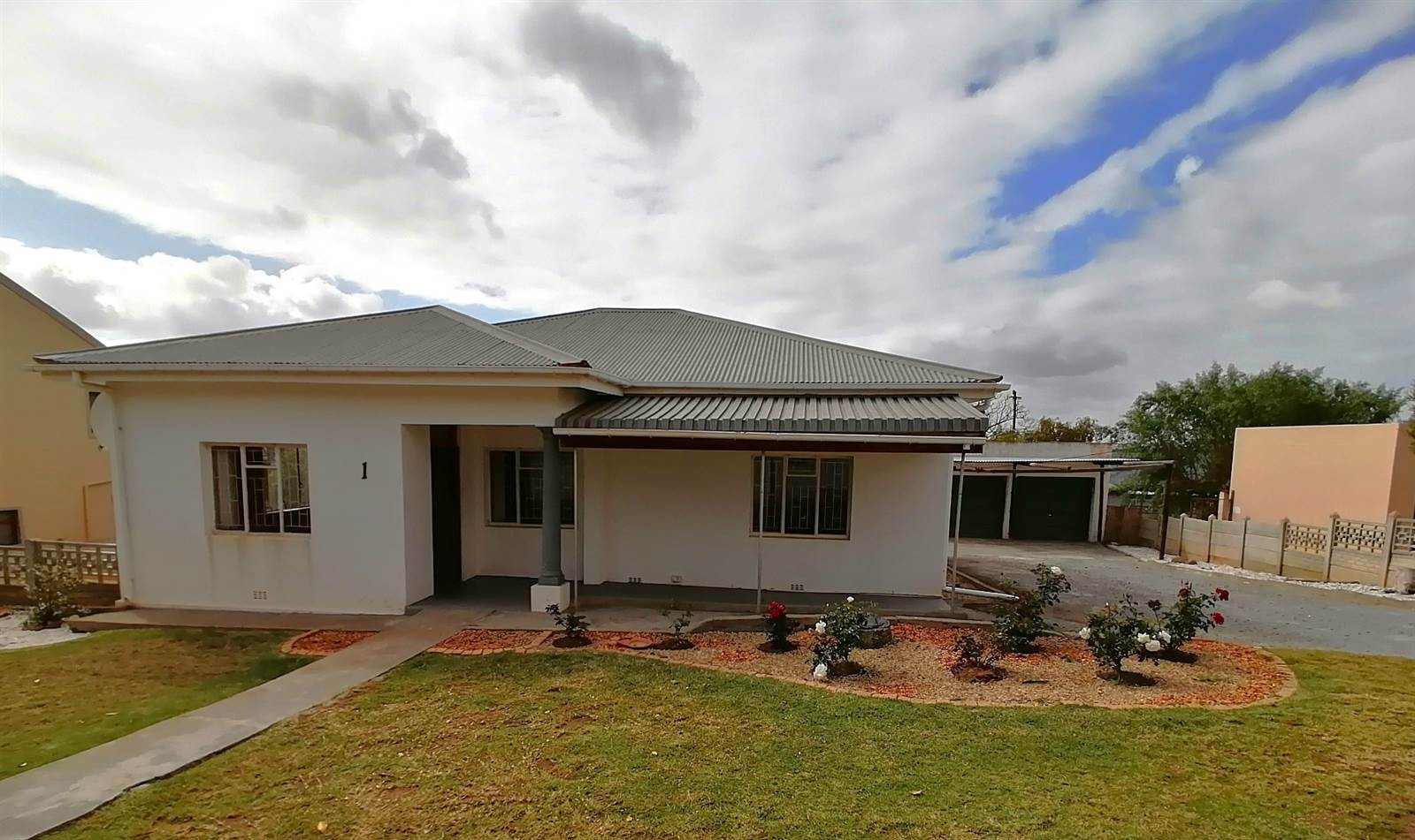 3 Bed House in Bonnievale photo number 1