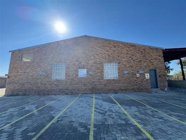 1 000 m² Commercial space 1 000 m² Commercial space