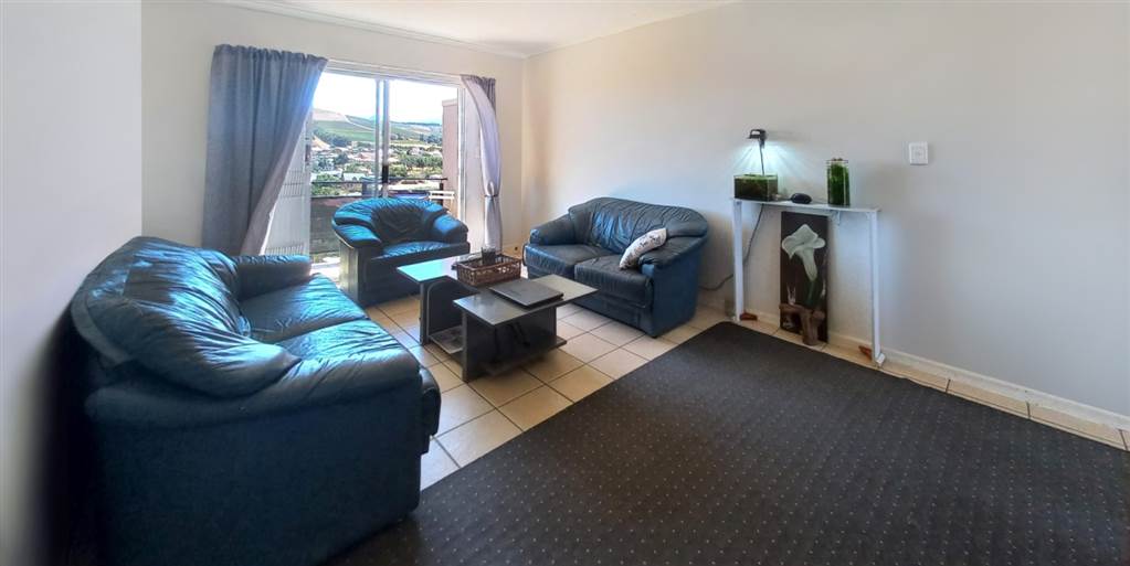 2 Bed Apartment in Somerset West Central photo number 9