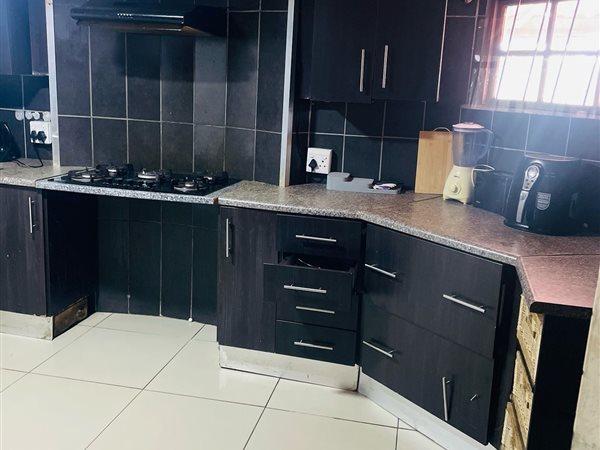4 Bedroom House 4 Bedroom House