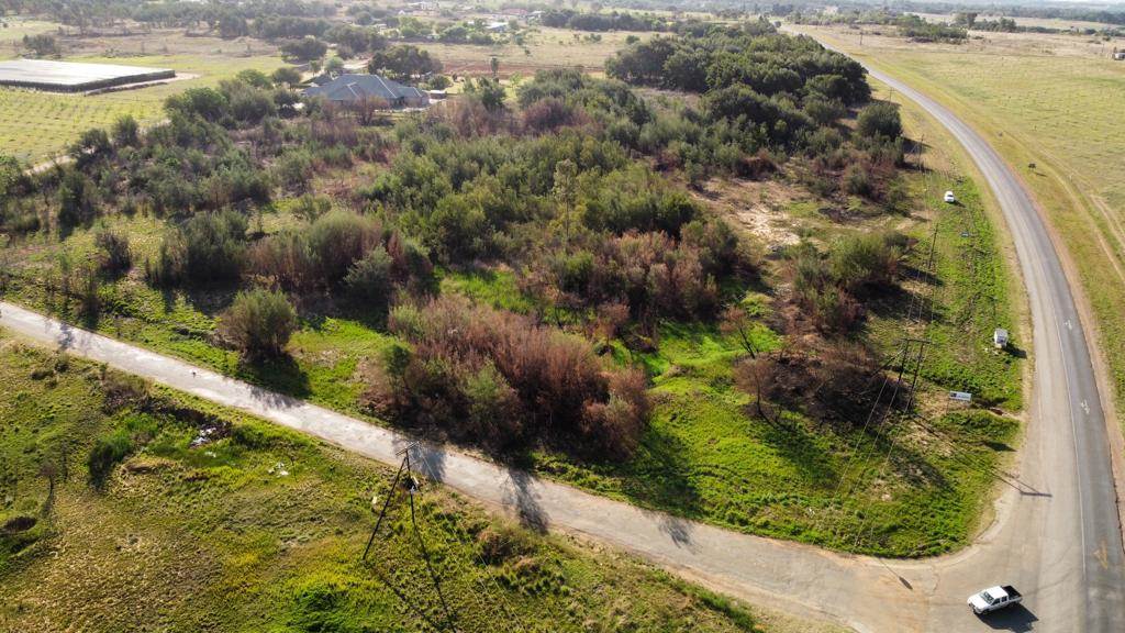 4.2 ha Land available in Tierpoort photo number 2