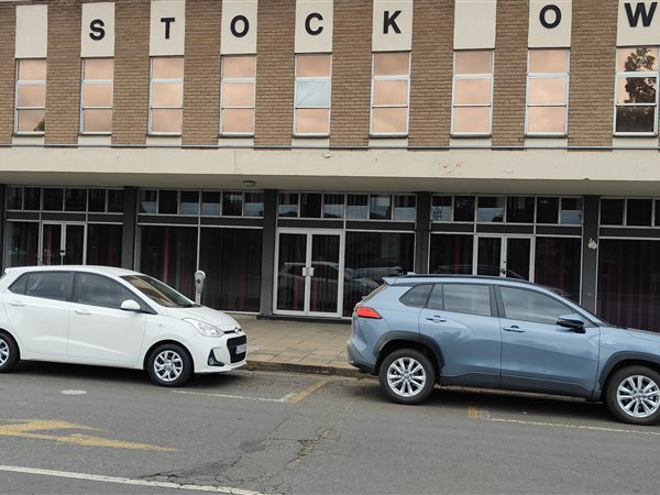 618  m² Commercial space