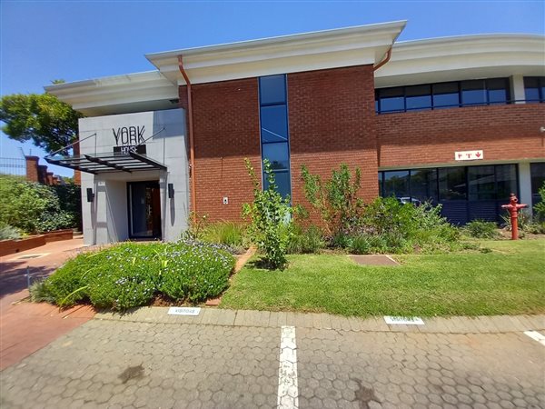 83  m² Commercial space