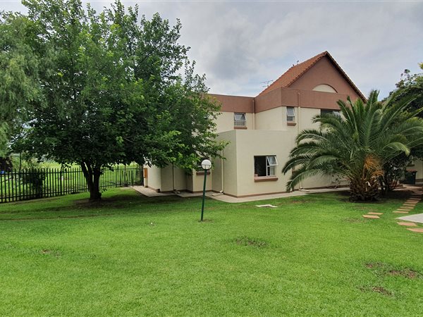 2 Bed Townhouse in Bedfordview
