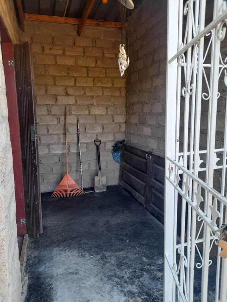 2 Bed House in Mabopane photo number 5