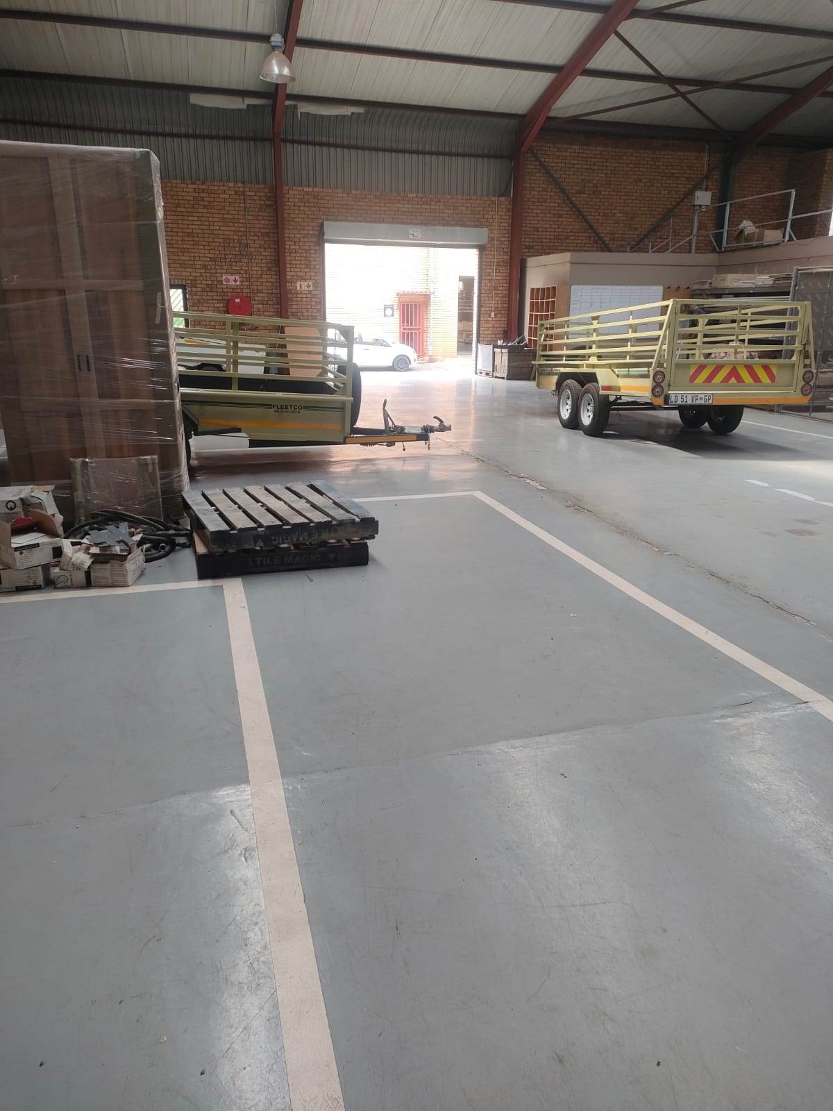 810  m² Industrial space in Monavoni photo number 2