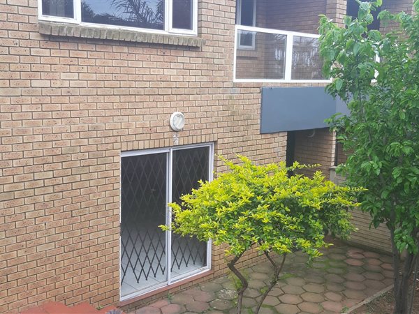 4 Bed House in Athlone Park