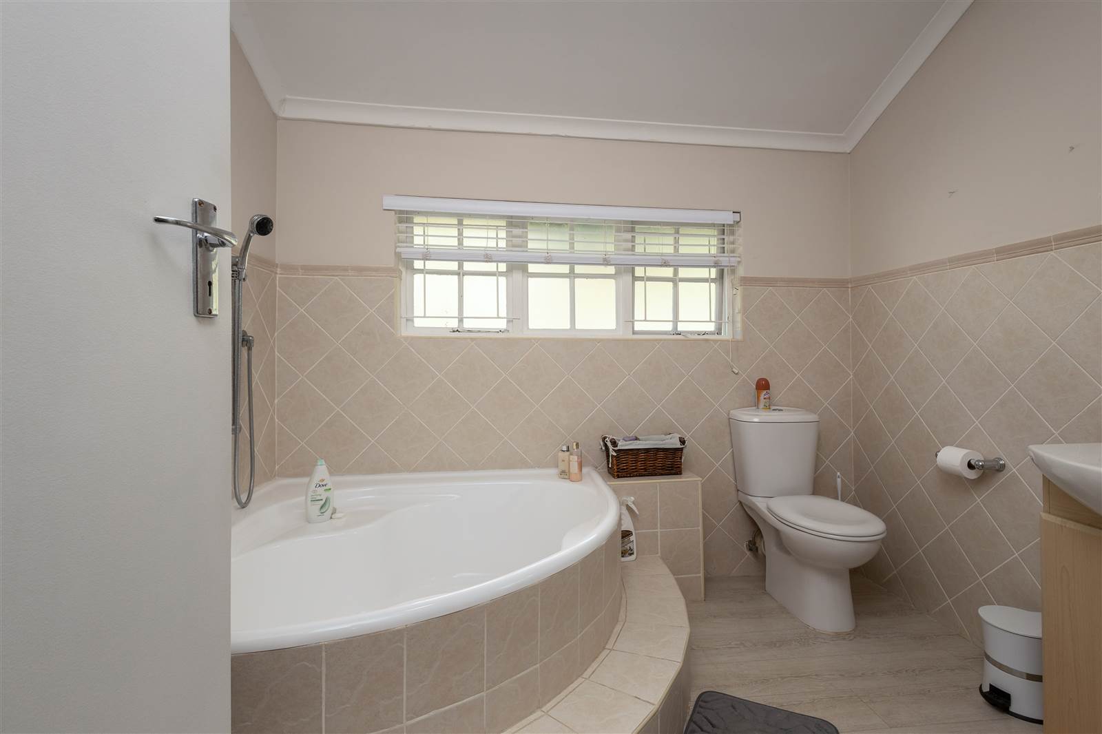 3 Bed Townhouse in Sunningdale photo number 16