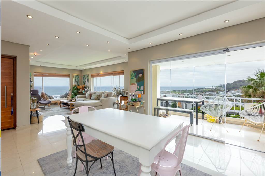2 Bed Apartment in Camps Bay photo number 1