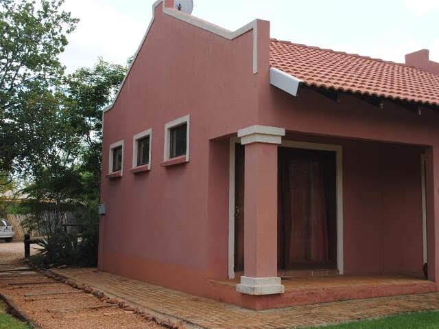 Bachelor apartment in Rustenburg Rural photo number 11