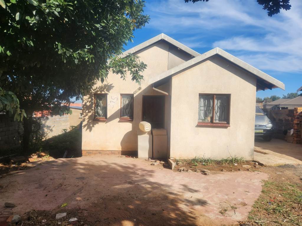7 Bed House in Isiphetweni photo number 2