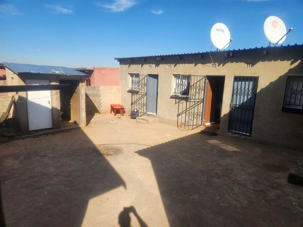 7 Bed House in Isiphetweni photo number 17