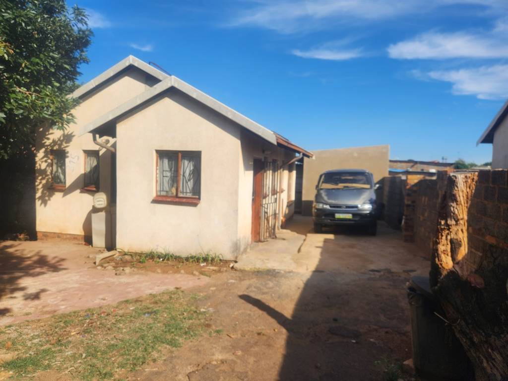 7 Bed House in Isiphetweni photo number 12