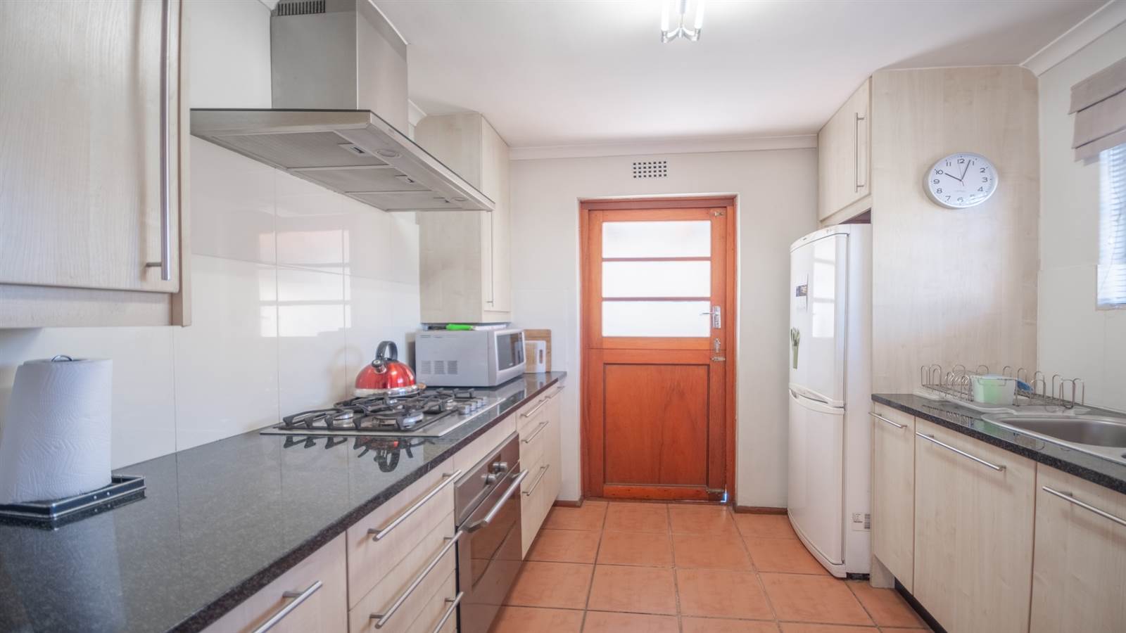 3 Bed House in Edgemead photo number 8