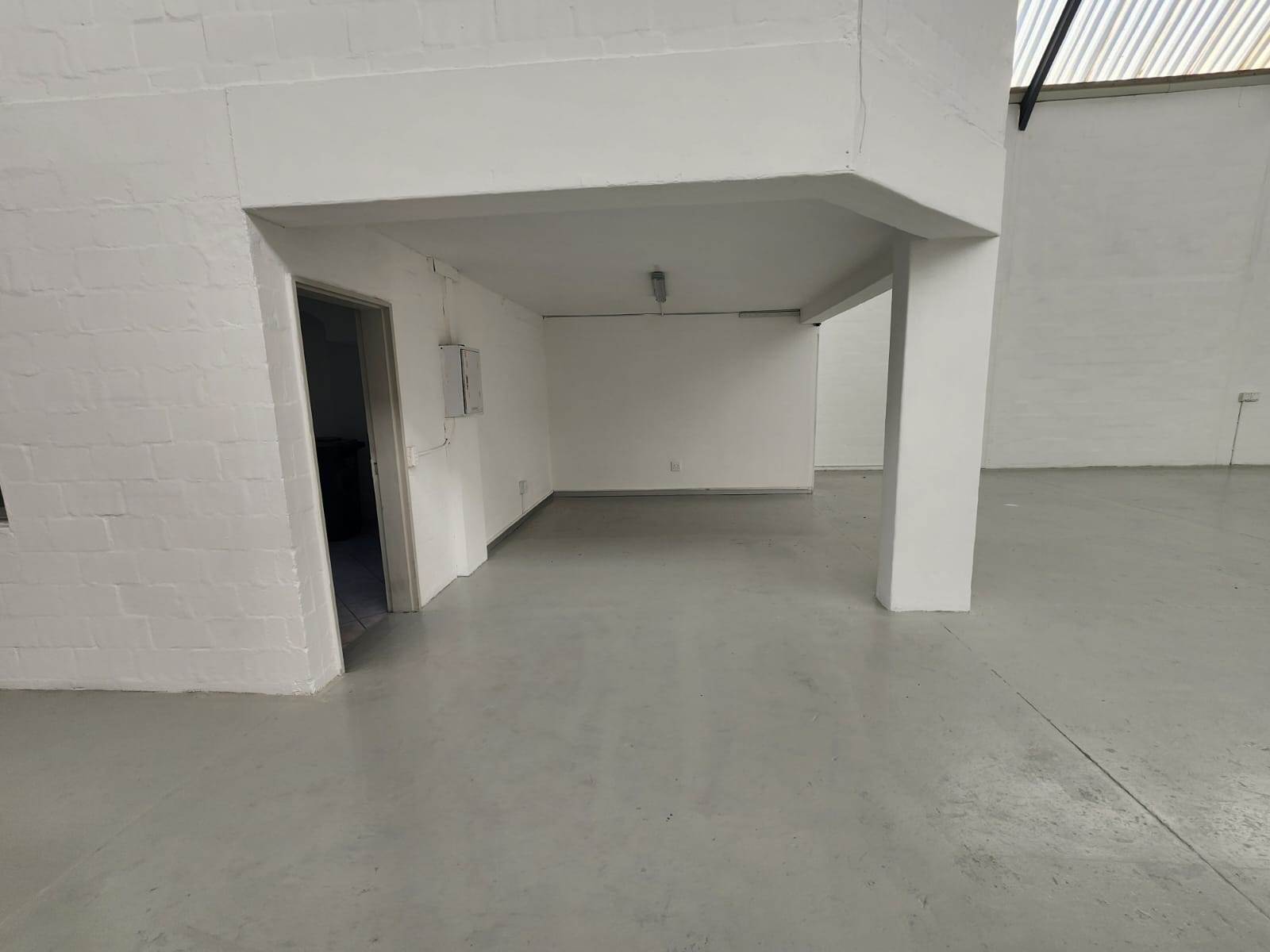 350  m² Industrial space in Killarney Gardens photo number 9