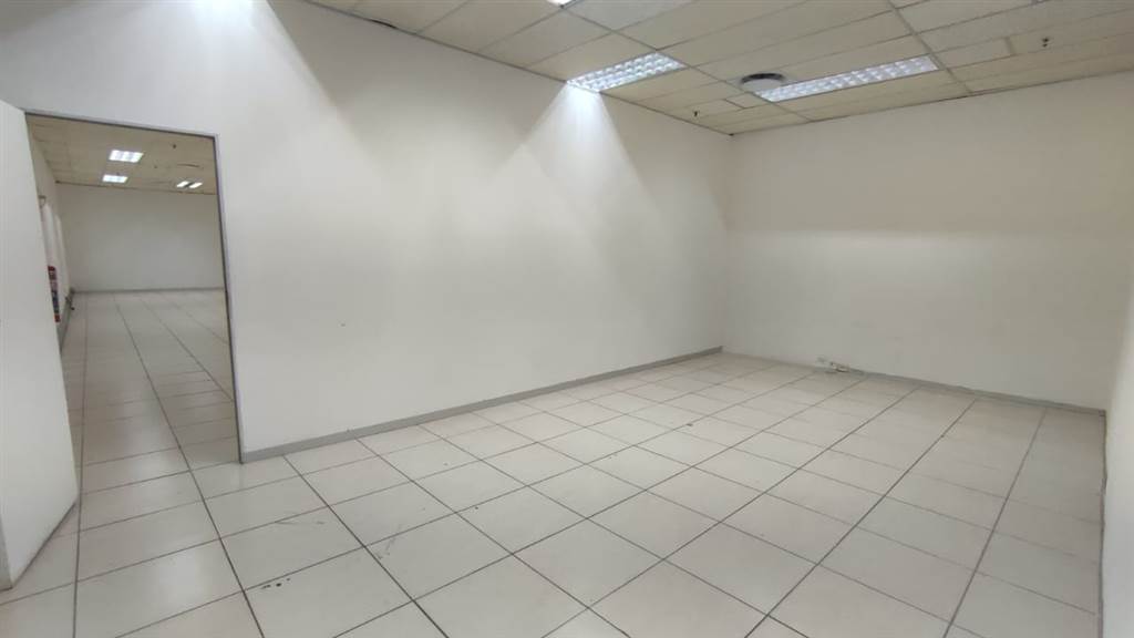 210  m² Commercial space in Edenvale photo number 12