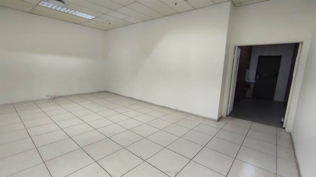 210  m² Commercial space in Edenvale photo number 10
