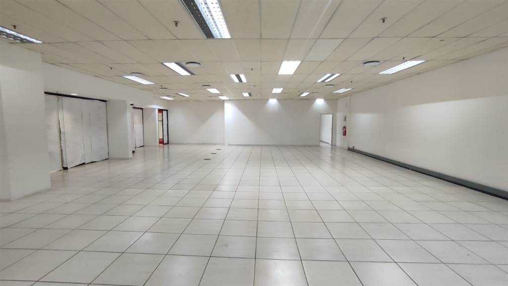 210  m² Commercial space in Edenvale photo number 11