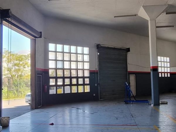 620  m² Commercial space in Pinetown Central