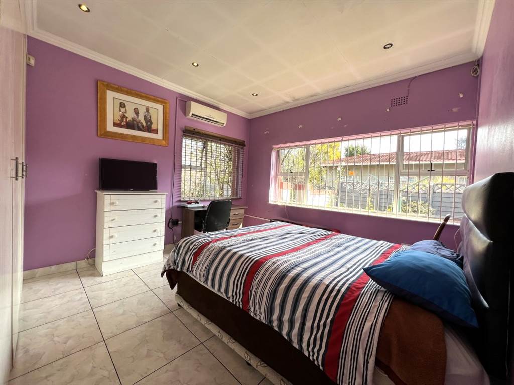4 Bed House in Wychwood photo number 5
