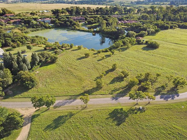 3 172 m² Land