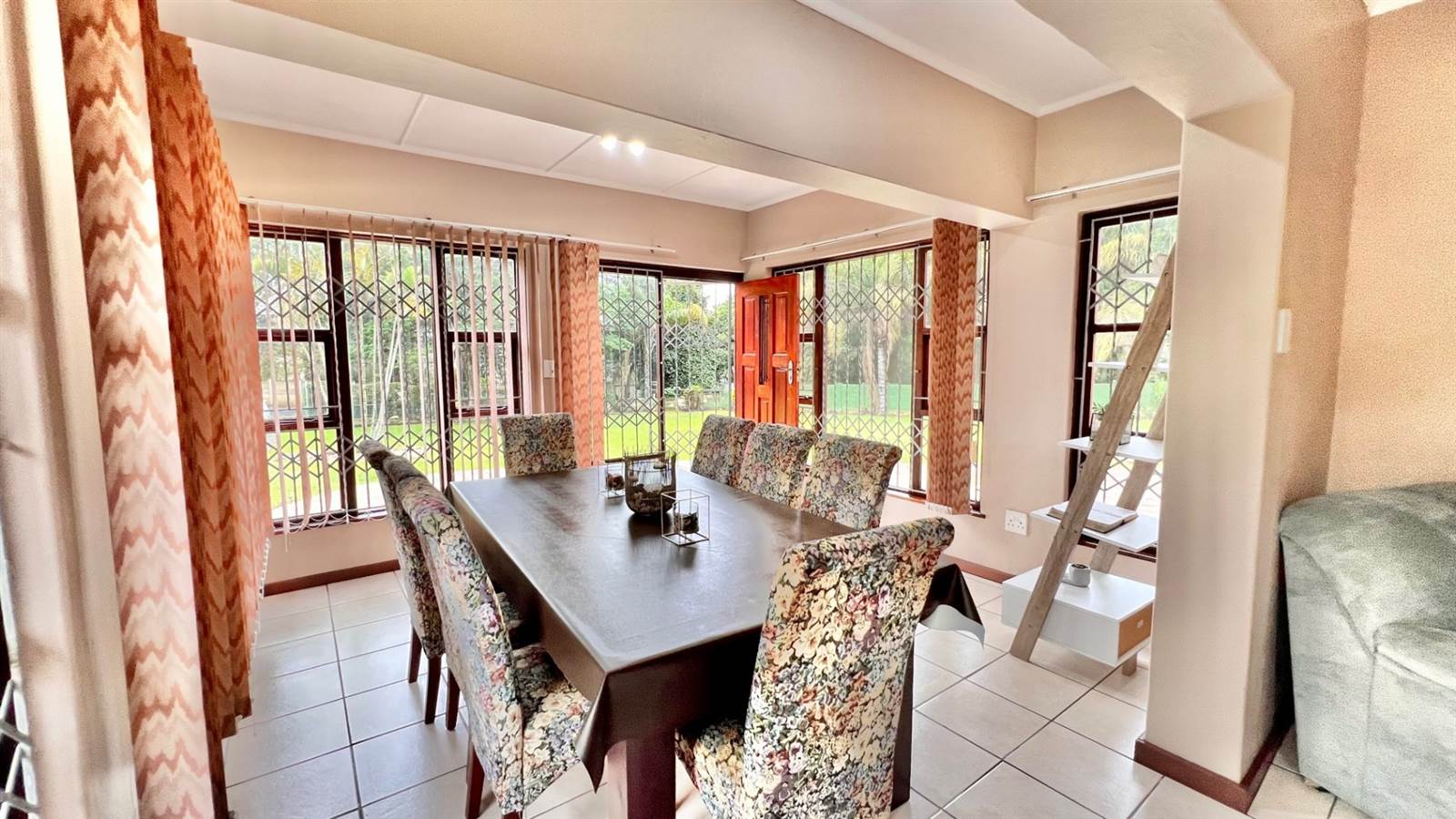 3 Bed House in Umtentweni photo number 4