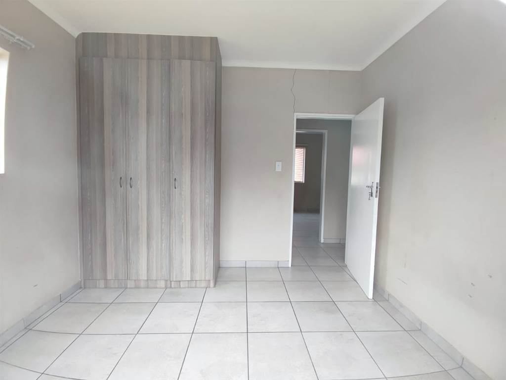 3 Bed House in Waterkloof photo number 10