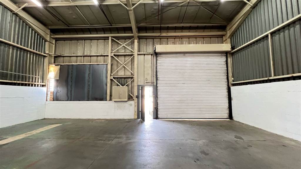 369  m² Industrial space in Selby photo number 8
