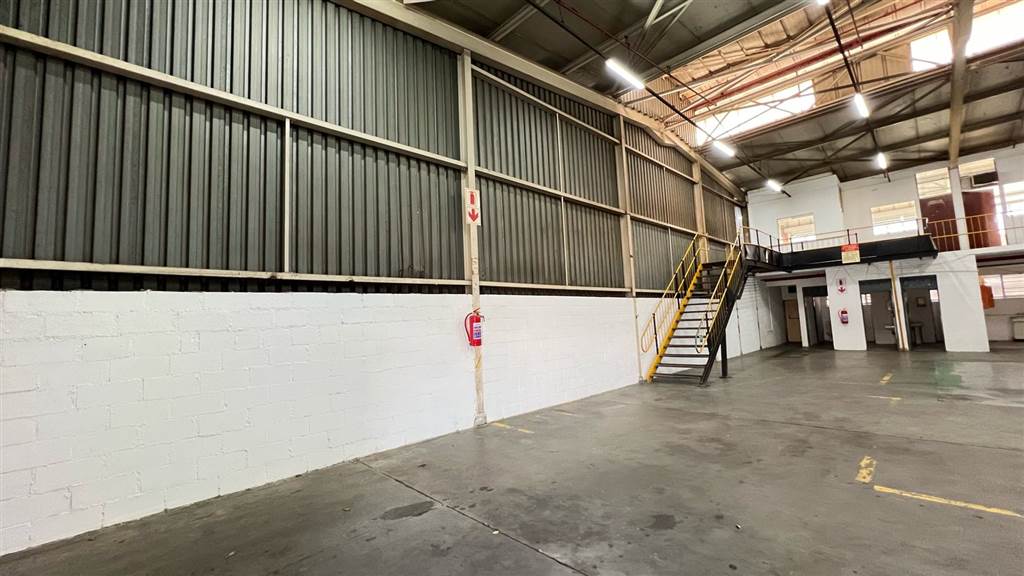 369  m² Industrial space in Selby photo number 5